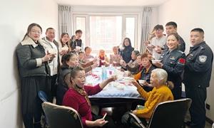 警民同乐闹元宵 汤圆甜甜心连心
