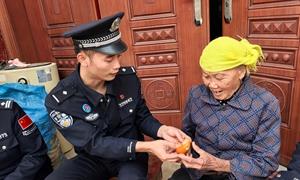 学习雷锋扶贫济困 清洁乡村弘扬新风