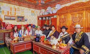 以“囊塔归巴”为镜，映雪域边陲的沧桑巨变