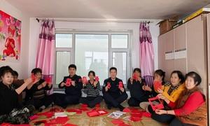 警民巧手剪纸共度元宵佳节