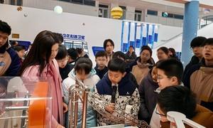 河南洛阳：走进陈冬科技馆 点亮少年航天梦