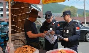 反诈宣传进大集 守护群众 “钱袋子”