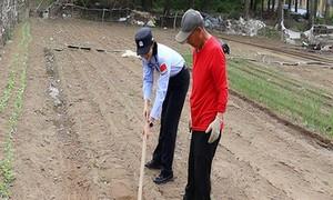田间地头践初心 警民同心护边疆