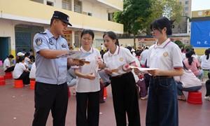 禁毒宣传进校园 守护青春不“毒”行