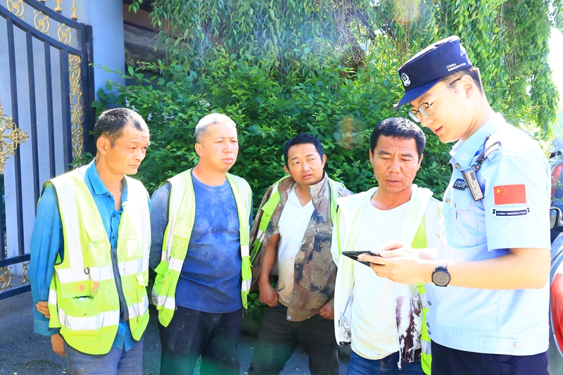 筑牢边境禁毒防线 守护边关平安净土1.jpg