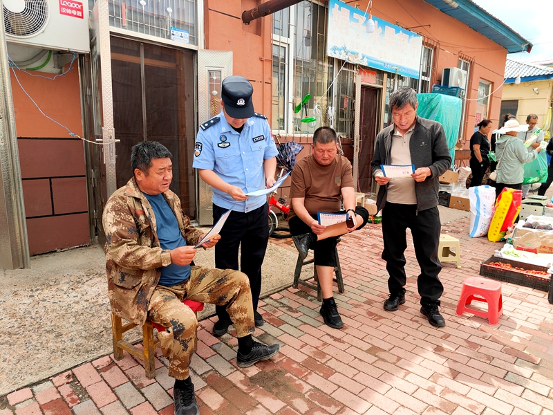 十二道沟边境派出所扎实开展夏季法律宣传.jpg