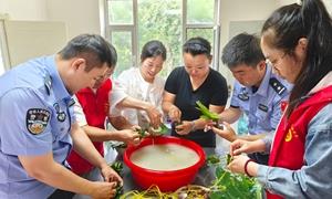 粽香绳结连民心 边陲小镇迎端午