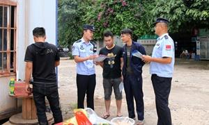 板化边境检查站深入驻地村屯开展反走私反偷渡及禁毒普法宣传活动