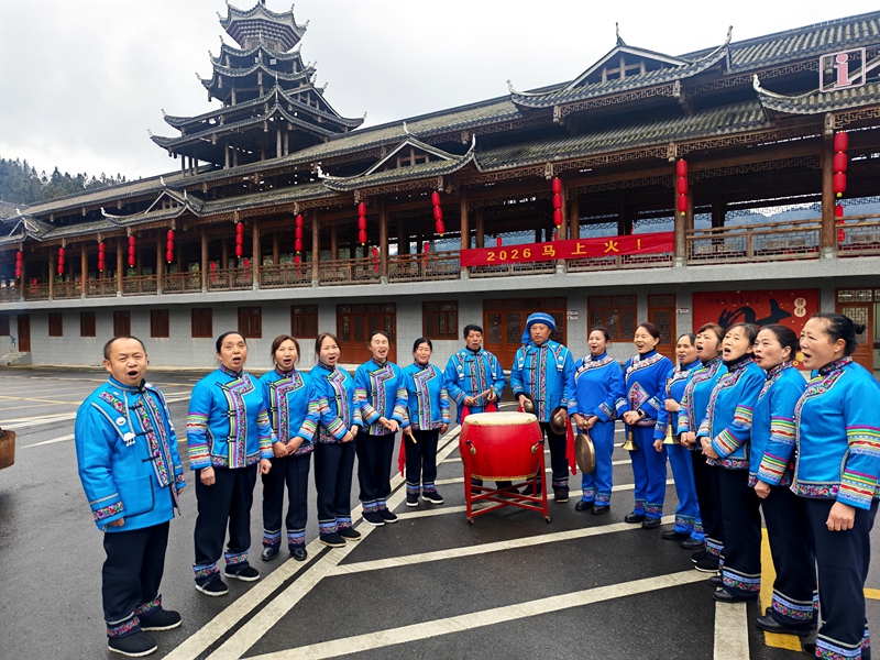 野椒园村景区游客中心前 村属文艺表演队正在日常排练.jpg 野椒园村景区游客中心前 村属文艺表演队正在日常排练.jpg