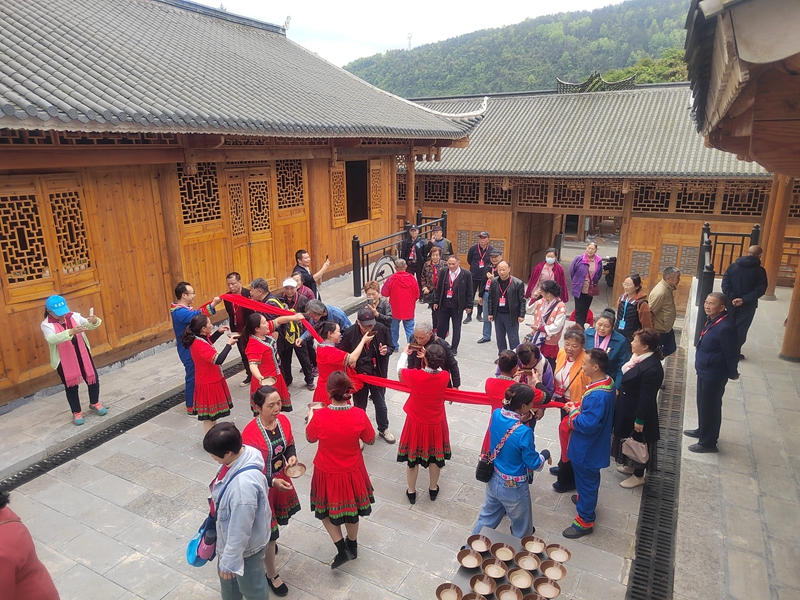 野椒园村侗寨拦门酒.jpg 野椒园村侗寨拦门酒.jpg