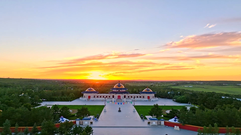 4.成吉思汗陵是国家5A级旅游景区.jpg 4.成吉思汗陵是国家5A级旅游景区.jpg