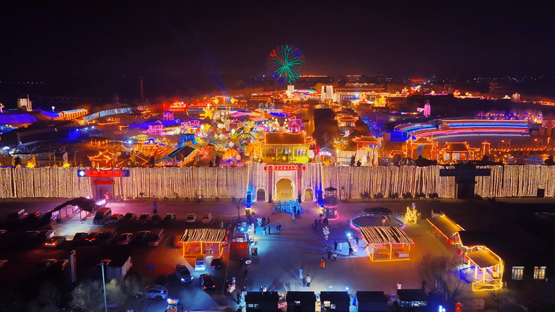 包头古城文化旅游区 沉浸夜游点亮城市夜生活(邓宇沛∕摄).jpg 包头古城文化旅游区 沉浸夜游点亮城市夜生活(邓宇沛∕摄).jpg