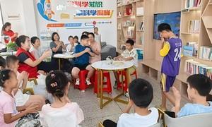 卓塆社区开展“书香润童心‘妈妈’陪我读”文化读书活动