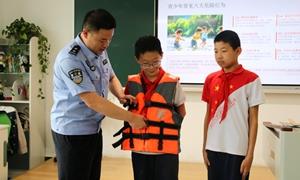 暑期护航进校园 警校携手筑防线