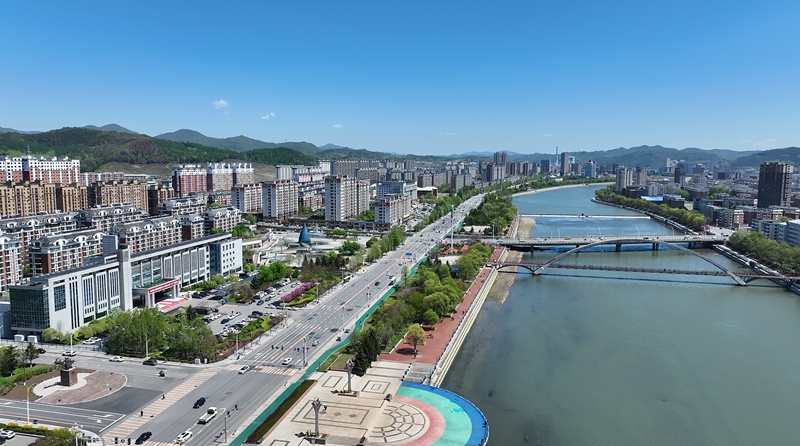 白山市浑江区市区航拍图.jpg
