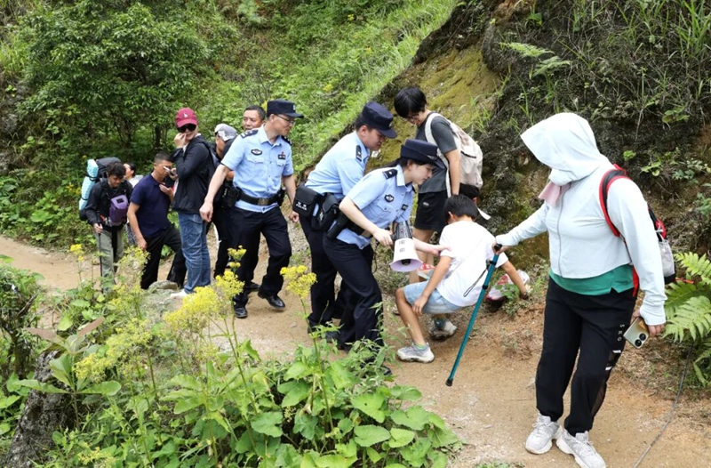 茶坪上的“藏青蓝”51.jpg 茶坪上的“藏青蓝”51.jpg