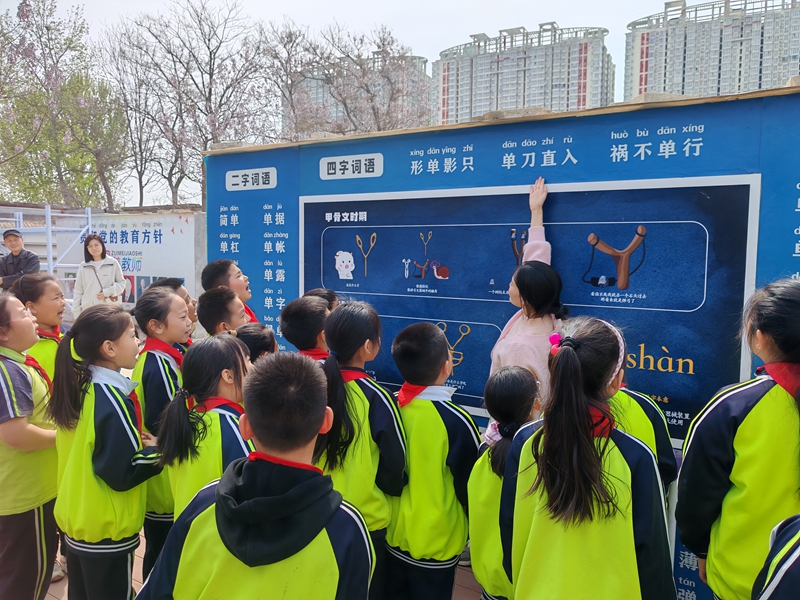 石家庄市鹿泉区上庄镇南庄小学学生学习四字成语.jpg