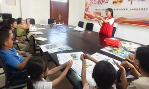 马山县百龙滩镇开展“小青芒·加油站”阅读志愿服务活动