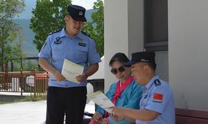 大栗子边境派出所保障G331暑期游客出行安全