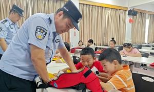 宁波边检开展暑期“安全实践课”进社区活动